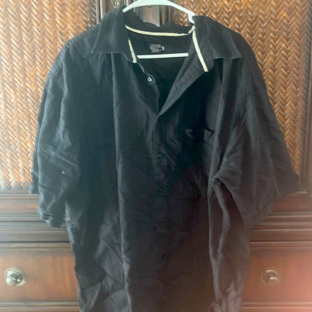 Men’s Bruno shirt sleeve dress shirt.